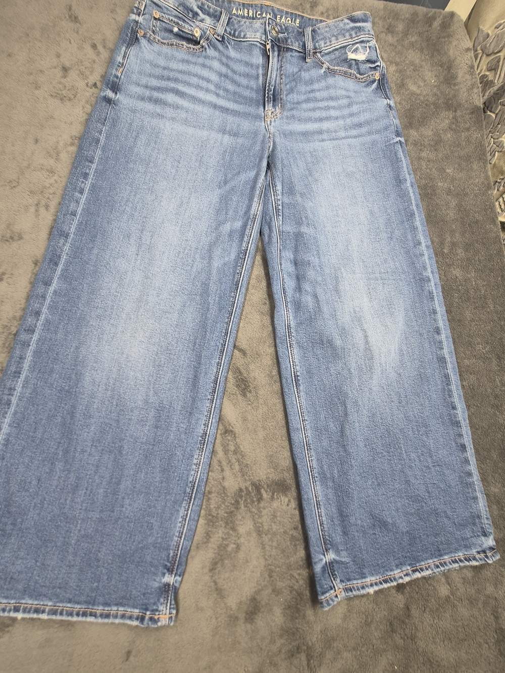 American Eagle Women's Blue Medium Wash Low Rise Wide Leg Stretch Denim Short 10